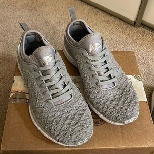 APL - Womens Techloom Phantom